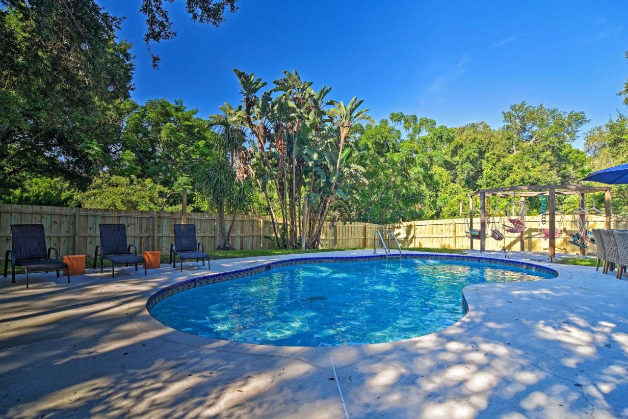 Stylish Palm Harbor Escape With Outdoor Oasis And Pool Villa Exterior photo